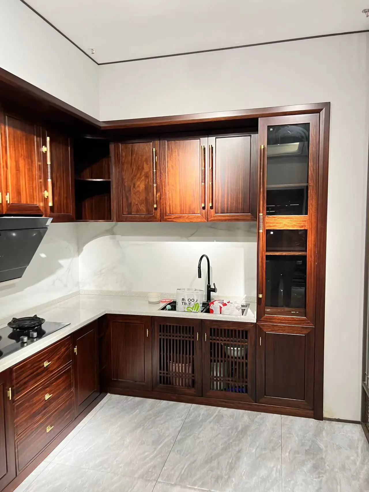 實木櫥柜定制：專家廠家揭秘與三木家具實力推薦